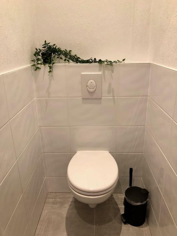 Grand 3 Pieces Stationnement Gratuit Dans La Rue Strasbourg Exterior photo